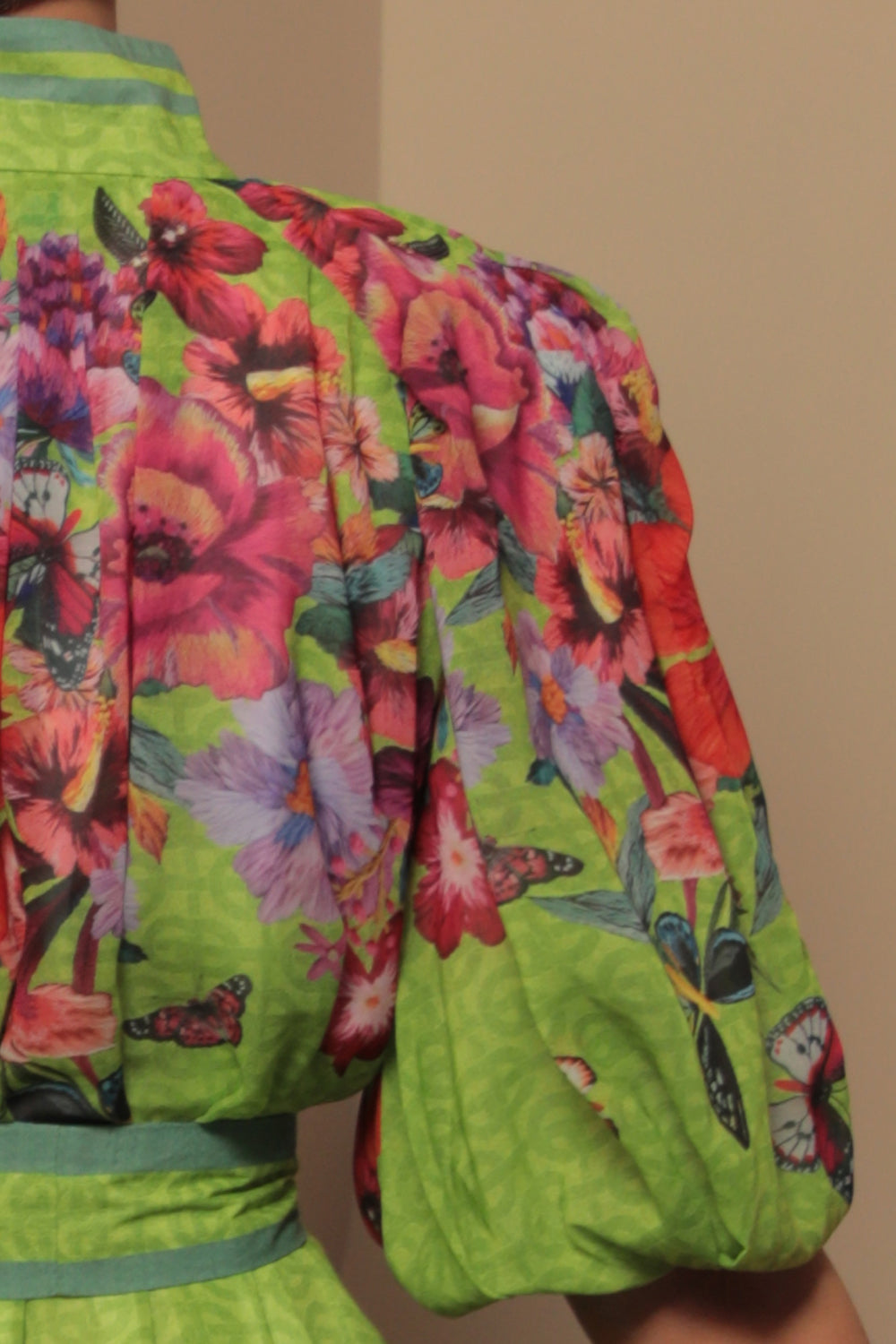 ШИФОНЕНА РОКЛЯ С ОБЕМЕН РЪКАВ - ACID GREEN LOGO