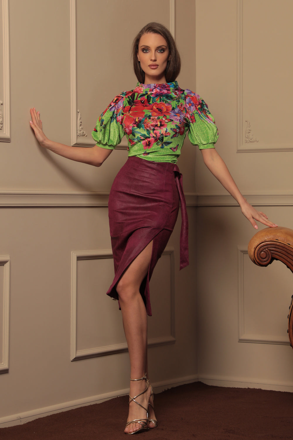 VELVET BLOUSE WITH HIGH NECK AND PUFF SLEEVES - ACID GREEN LOGO JIORO БЛУЗА ОТ ПЛЮШ С ВИСОКА ЯКА И БУФАН РЪКАВИ - ACID GREEN LOGO JIORO