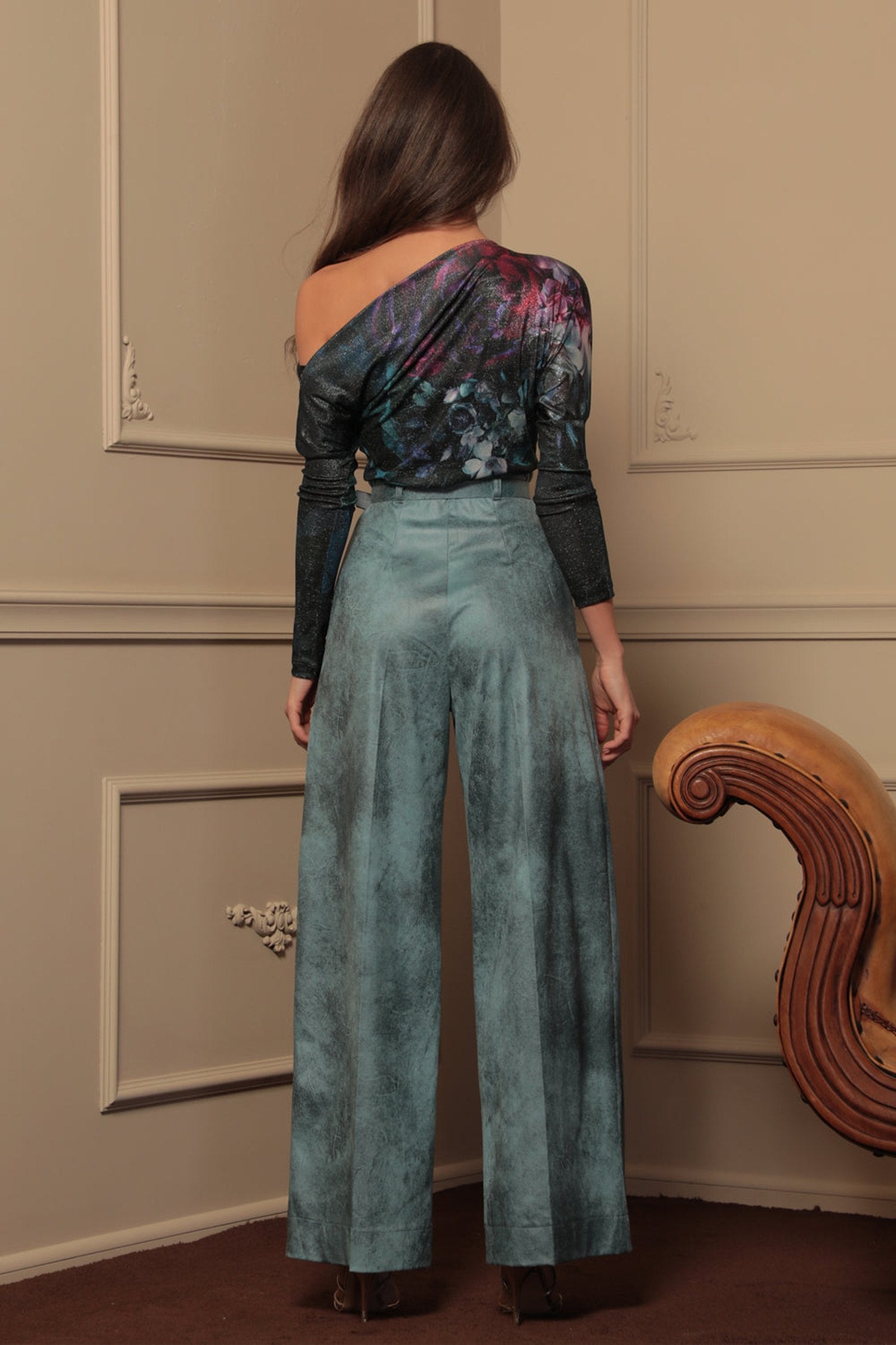 ШИРОК ПАНТАЛОН ОТ ВЕЛУР С ВИСОКА ТАЛИЯ В ЦВЯТ АЗУРНО СИНЬО - ESSENTIAL