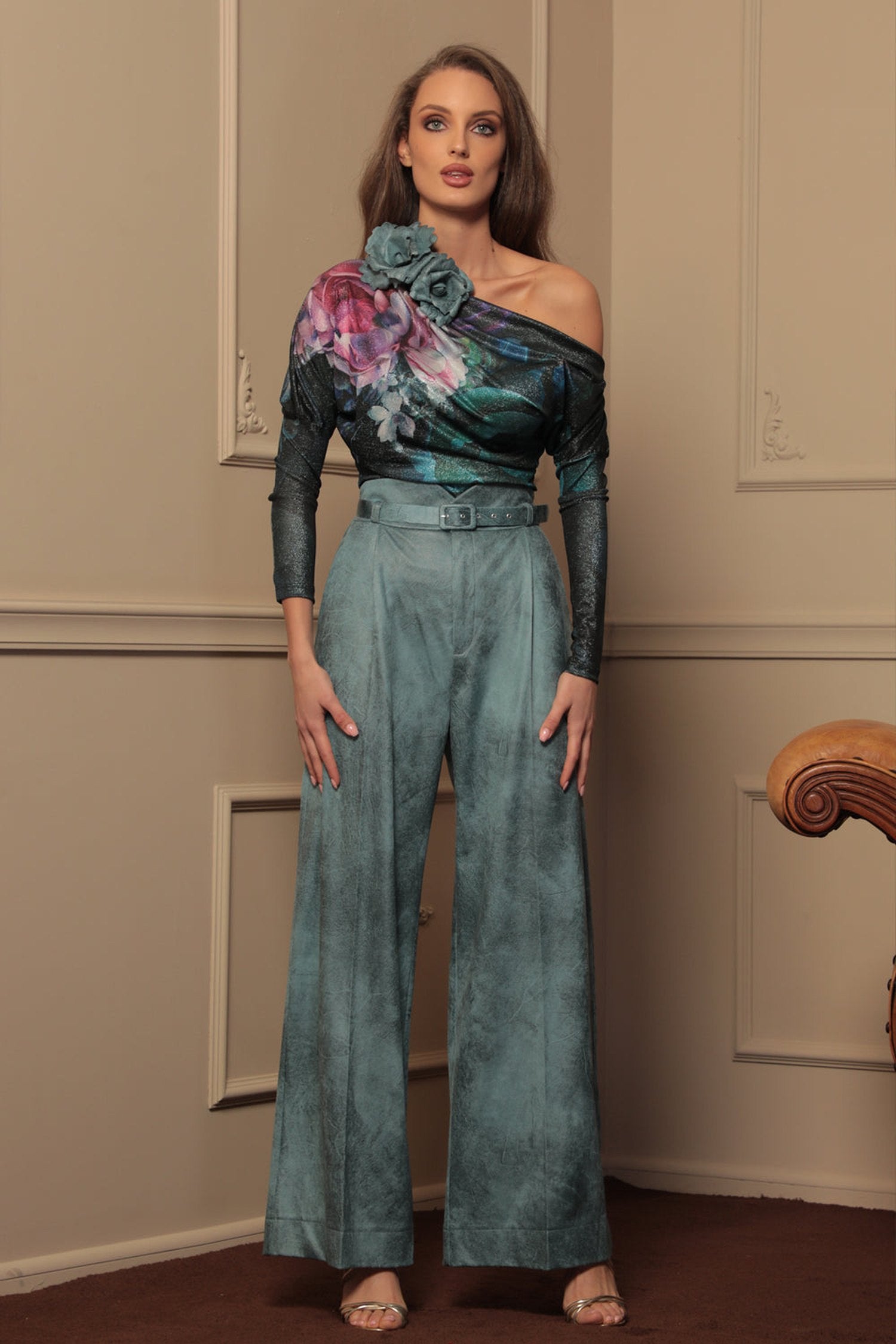 ШИРОК ПАНТАЛОН ОТ ВЕЛУР С ВИСОКА ТАЛИЯ В ЦВЯТ АЗУРНО СИНЬО - ESSENTIAL