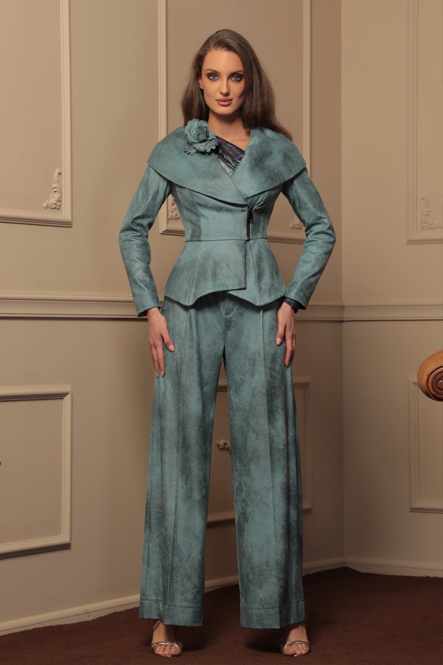 БЛЕЙЗЕР С ШАЛ ЯКА  ОТ ВЕЛУР В АЗУРНО СИНЬО - ESSENTIALS