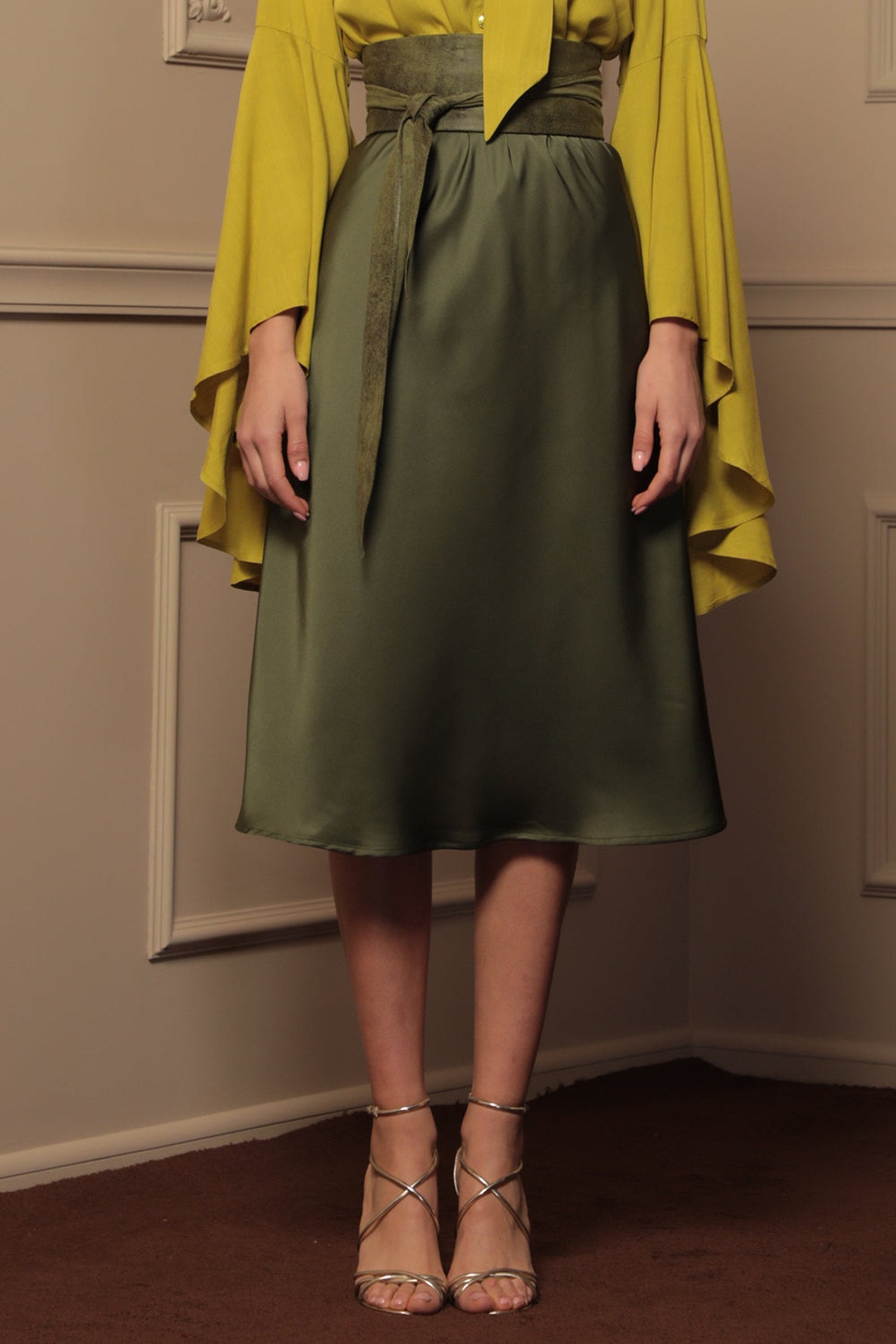 ПОЛА ОТ АЦЕТАТНА КОПРИНА В ЗЕЛЕНО - ESSENTIALS