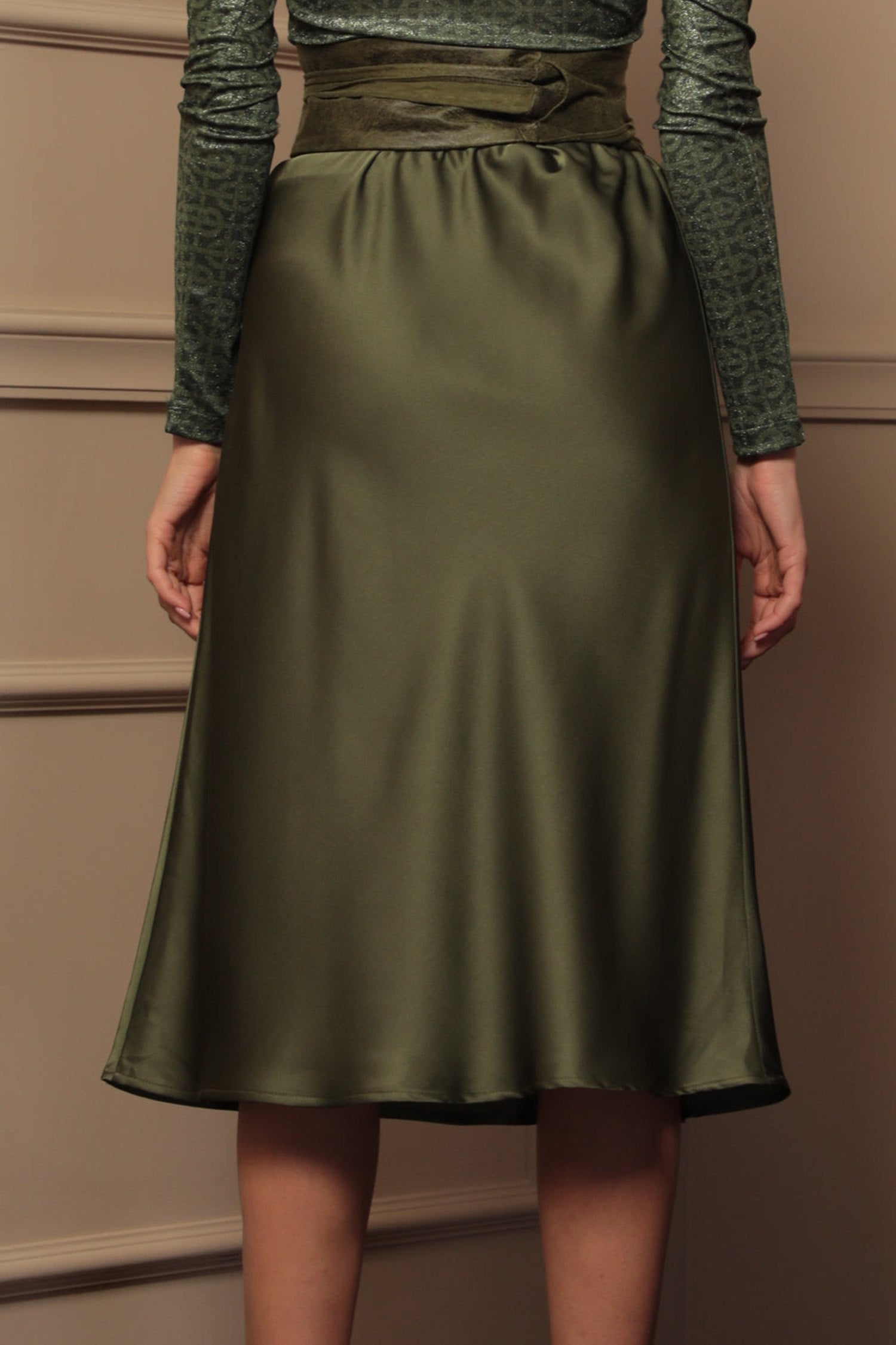 ПОЛА ОТ АЦЕТАТНА КОПРИНА В ЗЕЛЕНО - ESSENTIALS