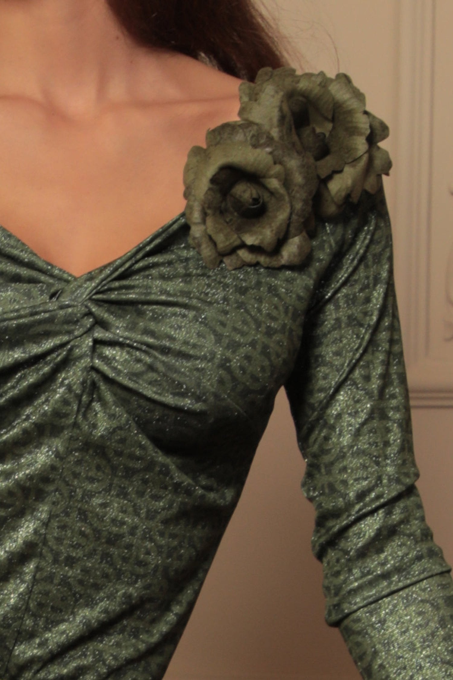MEDIUM SUEDE-LOOK GREEN ROSE BROOCH