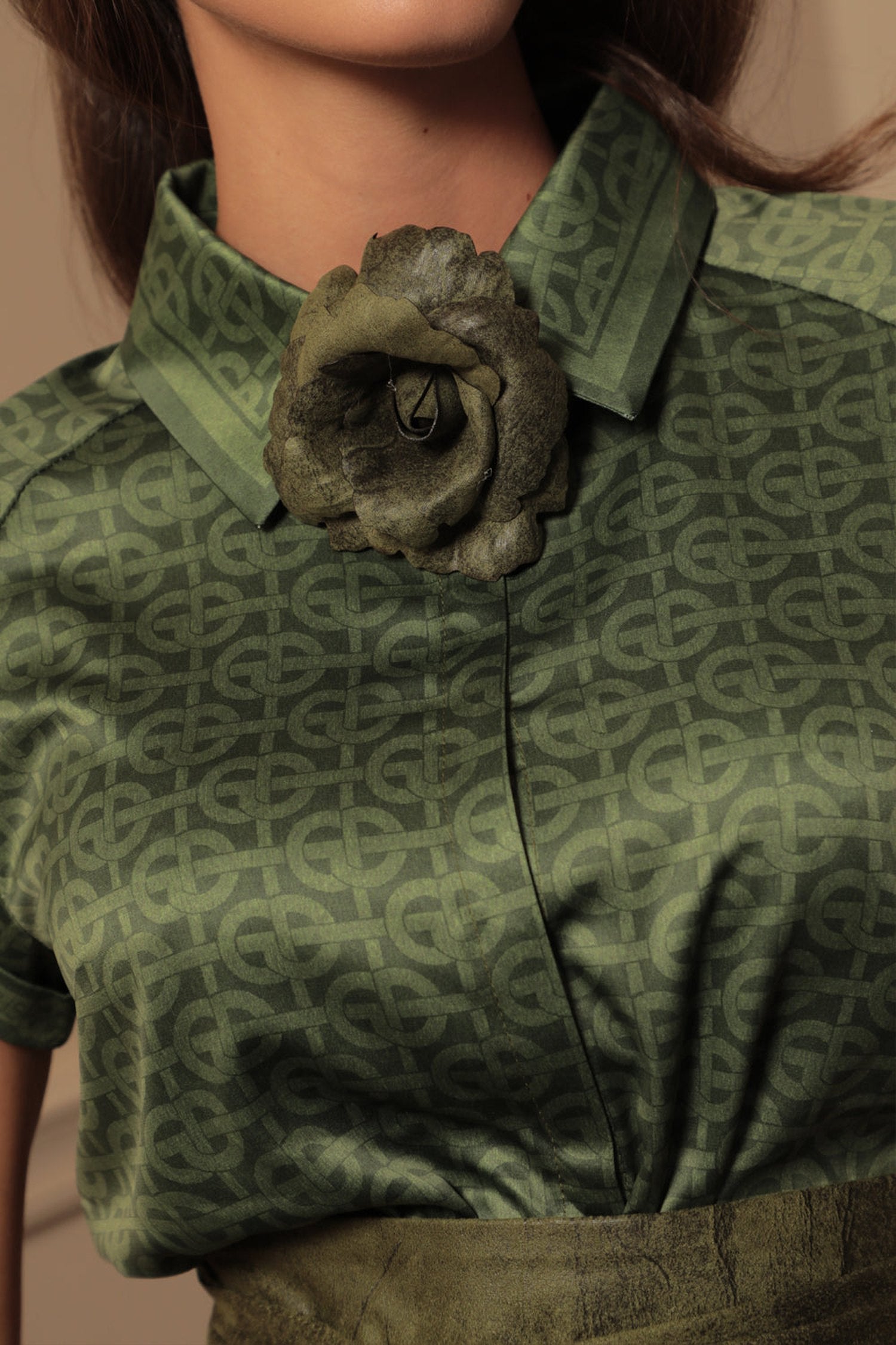 SMALL SUEDE-LOOK GREEN ROSE BROOCH