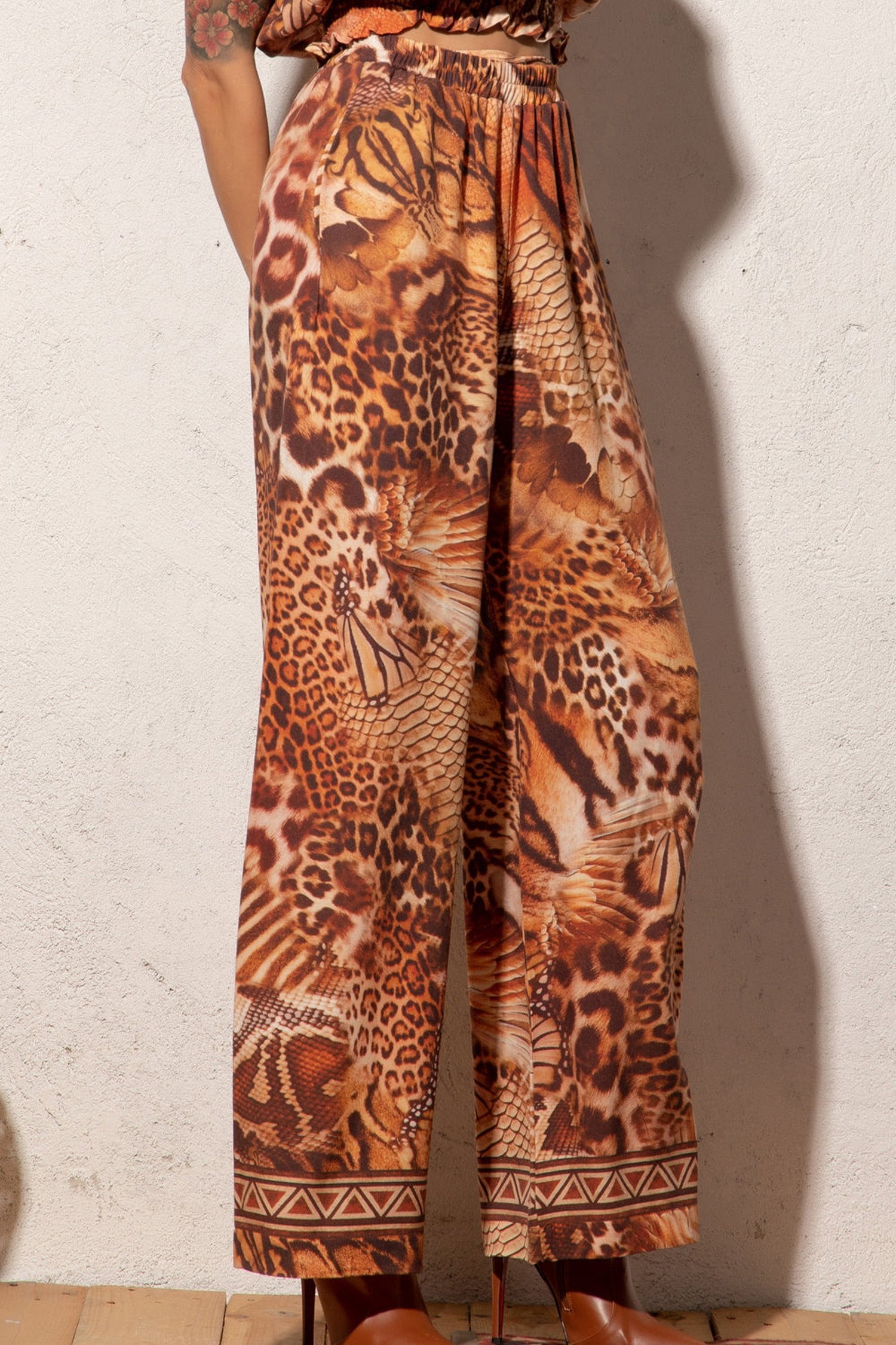 СВОБОДЕН ПАНТАЛОН С ДЖОБОВЕ ОТ ВИСКОЗА ТВИЛ - LEO SAND