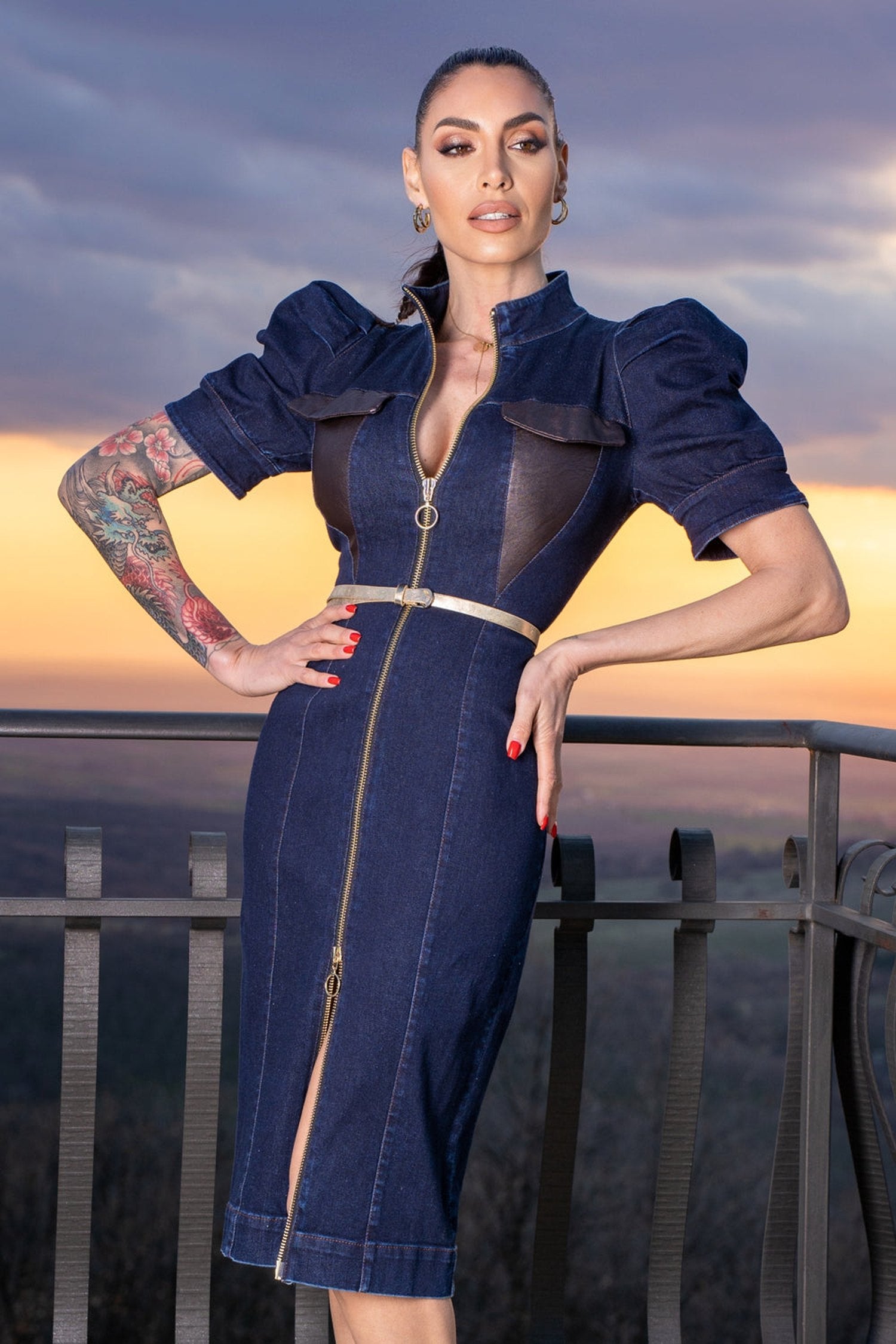 РОКЛЯ С БУФАН РЪКАВ В ТЪМЕН ДЕНИМ - ESSENTIALS