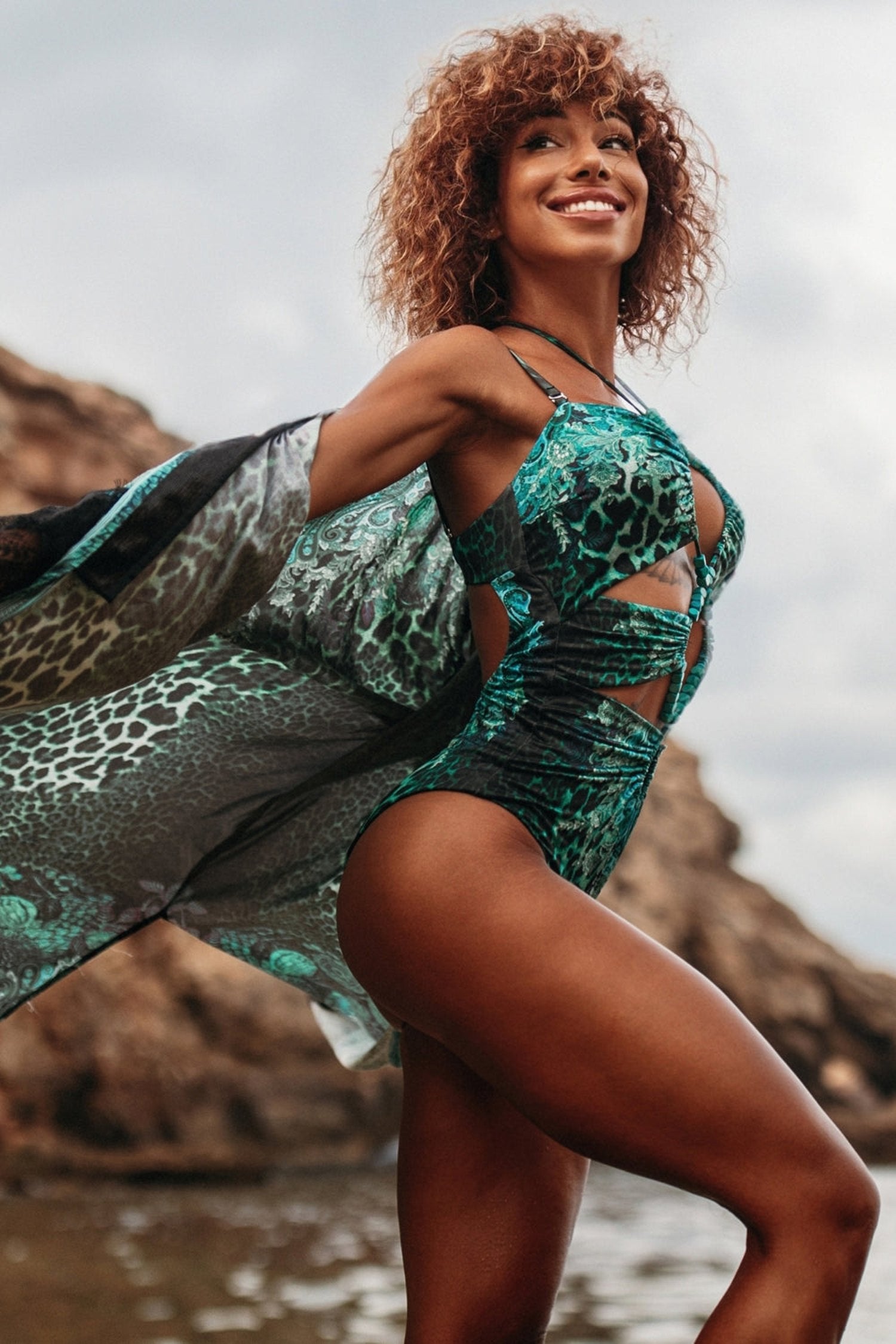 КИМОНО ОТ ЛЪСКАВА ВИСКОЗА - LEO NEON GREEN