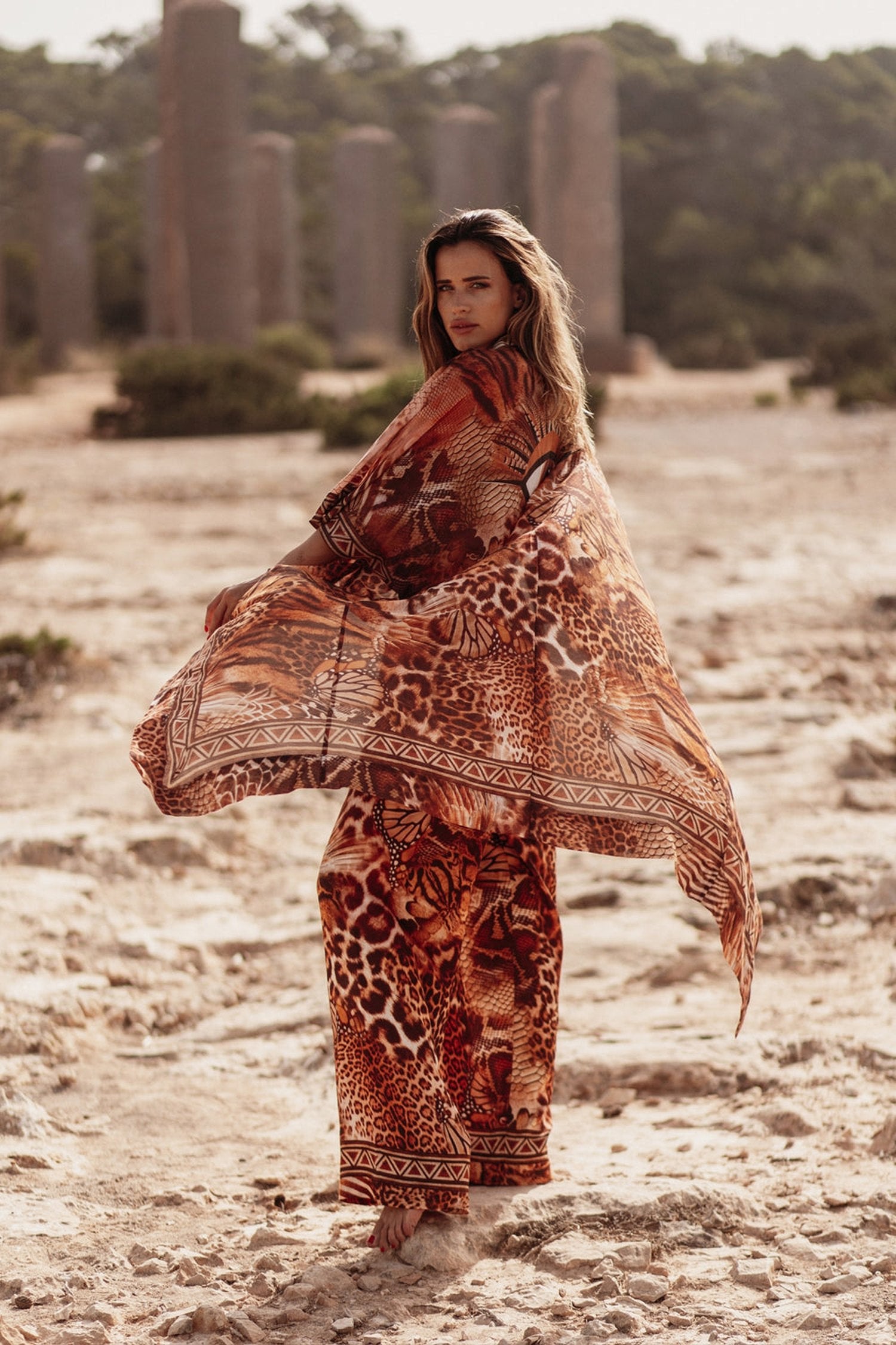 СВОБОДЕН ПАНТАЛОН С ДЖОБОВЕ ОТ ВИСКОЗА ТВИЛ - LEO SAND