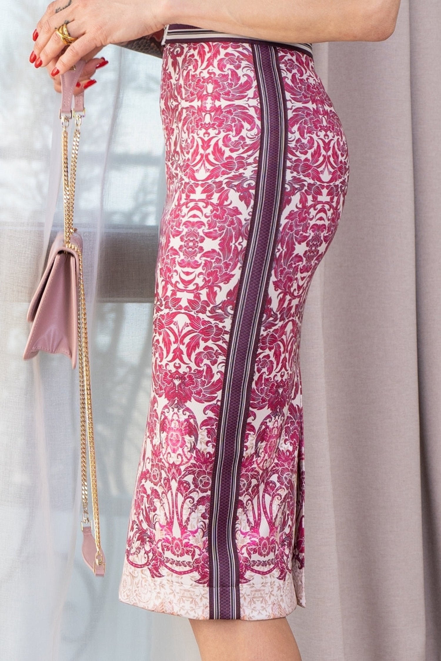 ПОЛА ДО КОЛЯНОТО С ДЕКОРАТИВЕН КАНТ - ASIA BORDEAUX