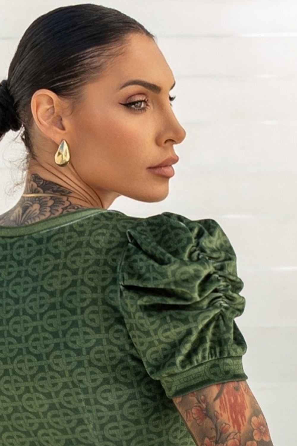 VELVET DRESS WITH PUFF SLEEVES - EMERALD GREEN LOGO