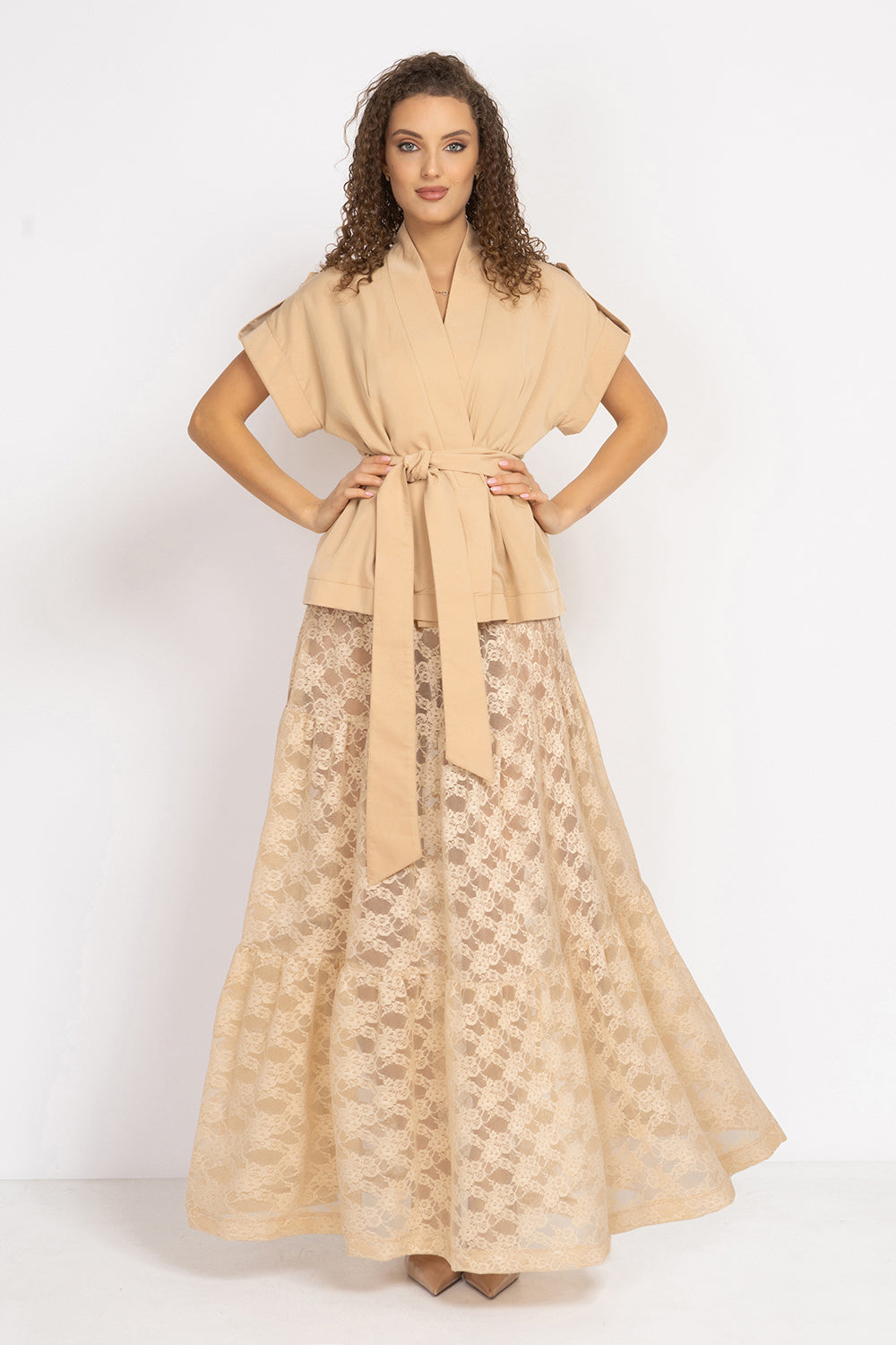BEIGE SHORT-SLEEVE JACKET WITH BELT AND LINING - ESSENTIALS JIORO САКО ОТ ЛИОСЕЛ ТИП КИМОНО С КЪС РЪКАВ И КОЛАН В БЕЖОВО - ESSENTIALS JIORO