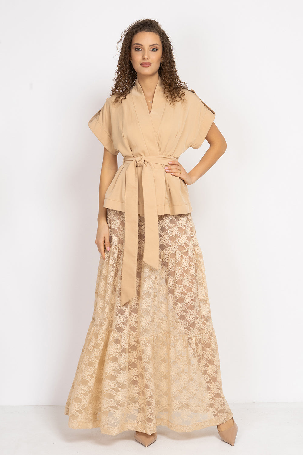 BEIGE SHORT-SLEEVE JACKET WITH BELT AND LINING - ESSENTIALS JIORO САКО ОТ ЛИОСЕЛ ТИП КИМОНО С КЪС РЪКАВ И КОЛАН В БЕЖОВО - ESSENTIALS JIORO
