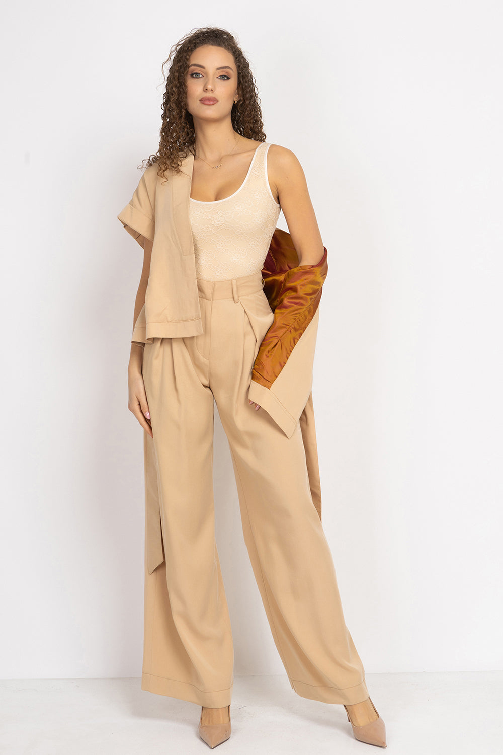 BEIGE SHORT-SLEEVE JACKET WITH BELT AND LINING - ESSENTIALS JIORO САКО ОТ ЛИОСЕЛ ТИП КИМОНО С КЪС РЪКАВ И КОЛАН В БЕЖОВО - ESSENTIALS JIORO