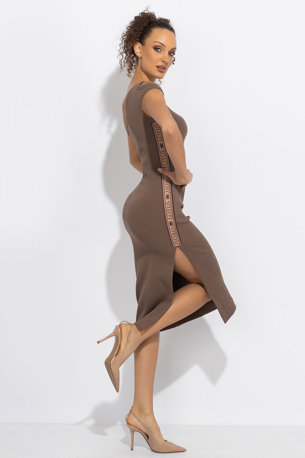 COTTON MIDI DRESS WITH ASYMMETRICAL SHOULDERS - MOCHA MOUSSE LOGO