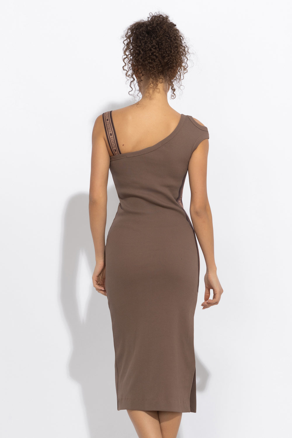 COTTON MIDI DRESS WITH ASYMMETRICAL SHOULDERS - MOCHA MOUSSE LOGO