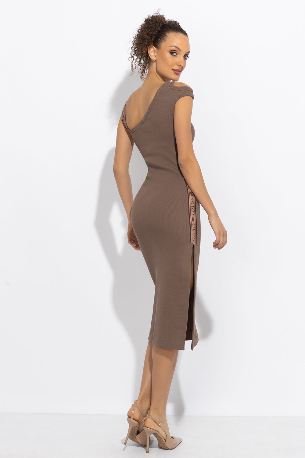 COTTON MIDI DRESS WITH ASYMMETRICAL SHOULDERS - MOCHA MOUSSE LOGO