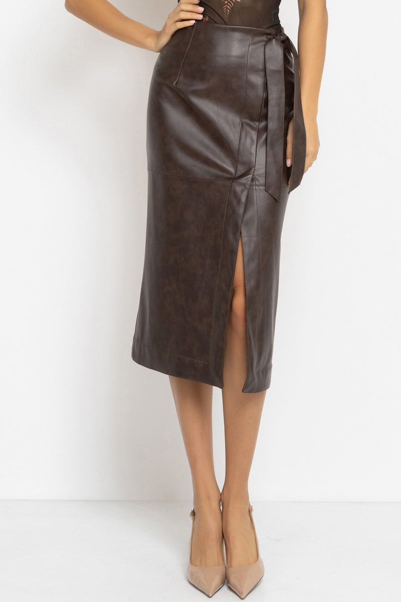 ASYMMETRIC A-LINE SKIRT IN LEATHER-EFFECT BROWN - ESSENTIALS JIORO АСИМЕТРИЧНА ПОЛА А-ЛИНИЯ С ЕФЕКТ НА КОЖА В КАФЯВО - ESSENTIALS JIORO