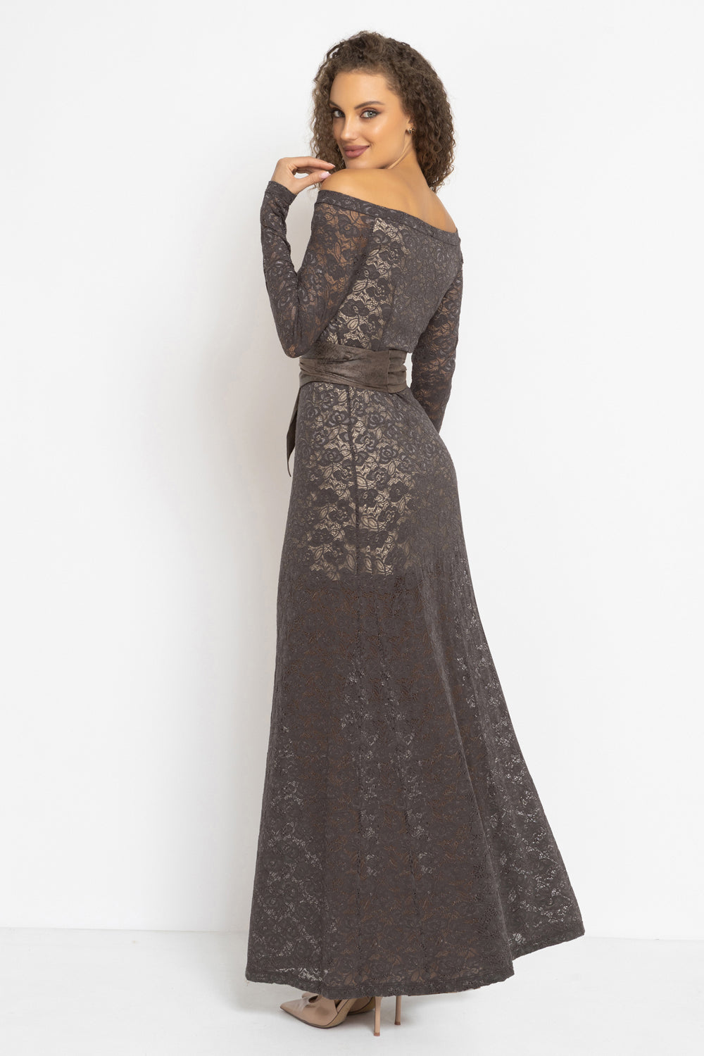 LONG A-LINE LACE DRESS WITH BOAT NECKLINE IN MOCHA - ESSENTIALS JIORO ДЪЛГА ДАНТЕЛЕНА РОКЛЯ В МОКА - ESSENTIALS JIORO