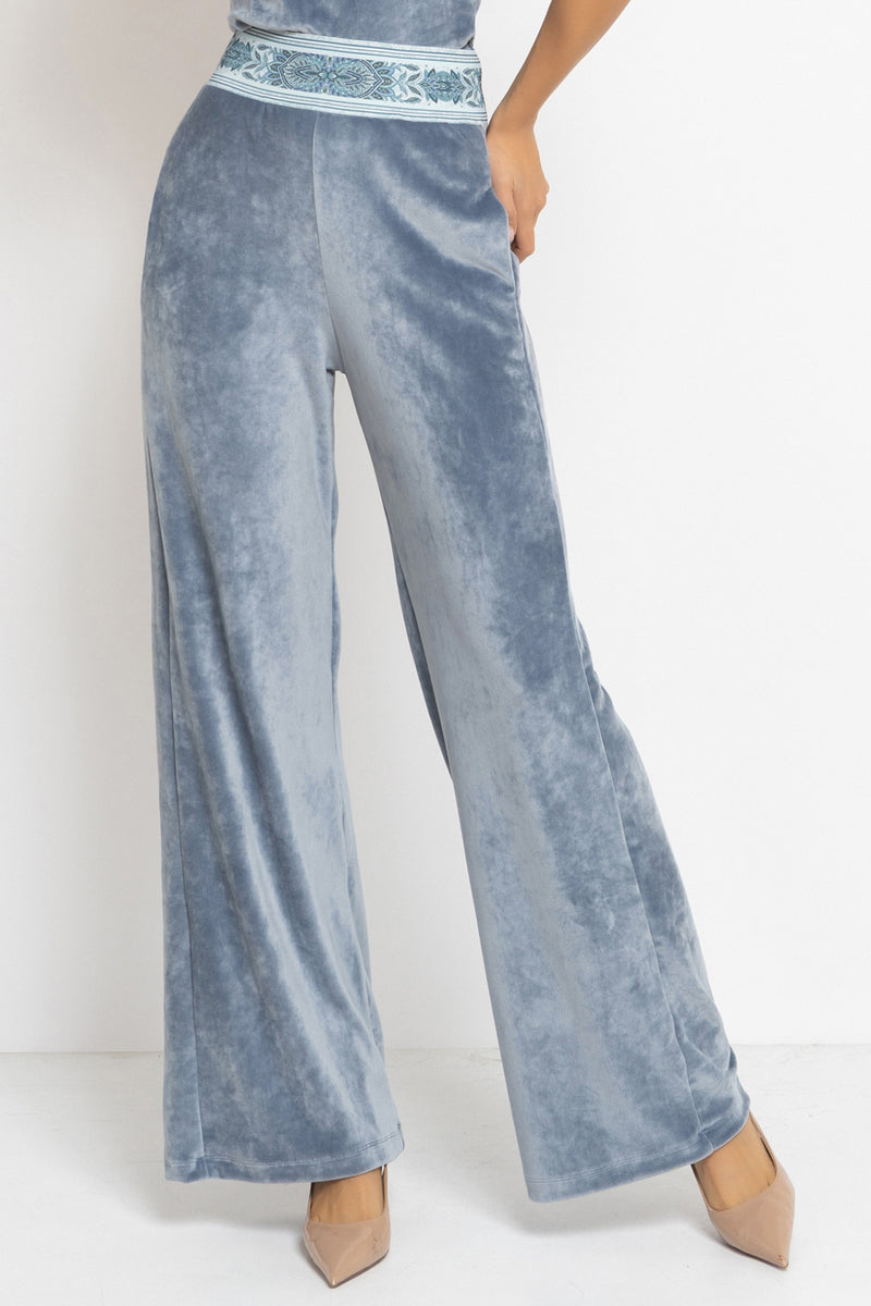 VELVET WIDE-LEG TROUSERS WITH ELASTIC WAIST IN STEEL GREY - ESSENTIALS JIORO БЛУЗА ОТ КАДИФЕ С НАБРАН КЪС РЪКАВ И V ДЕКОЛТЕ В СТОМАНЕНО СИВО - ESSENTIALS JIORO