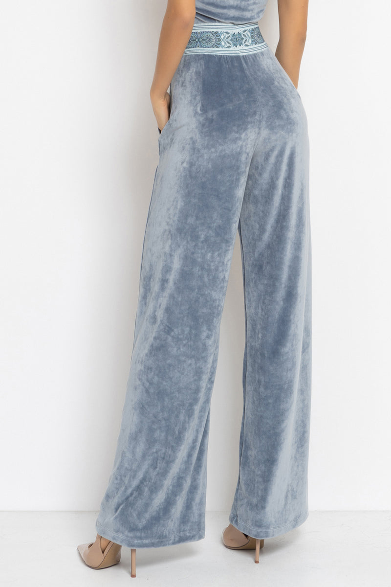 VELVET WIDE-LEG TROUSERS WITH ELASTIC WAIST IN STEEL GREY - ESSENTIALS JIORO БЛУЗА ОТ КАДИФЕ С НАБРАН КЪС РЪКАВ И V ДЕКОЛТЕ В СТОМАНЕНО СИВО - ESSENTIALS JIORO