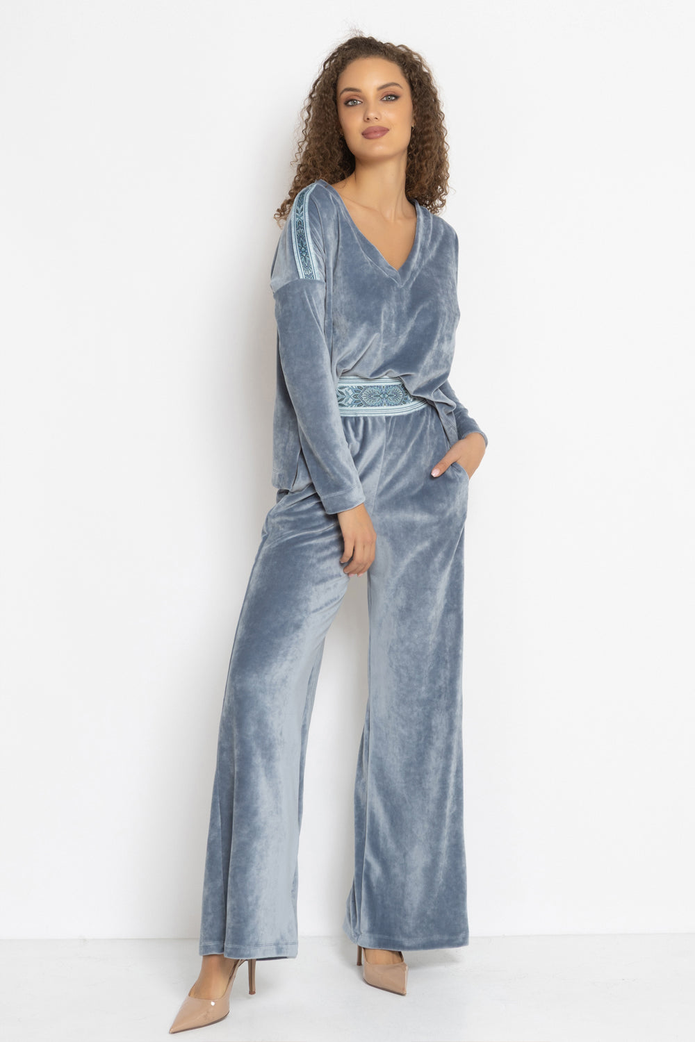 LOOSE SQUARE-CUT VELVET BLOUSE IN STEEL GREY - ESSENTIALS JIORO СВОБОДНА БЛУЗА ОТ КАДИФЕ В СТОМАНЕНО СИВО - ESSENTIALS JIORO