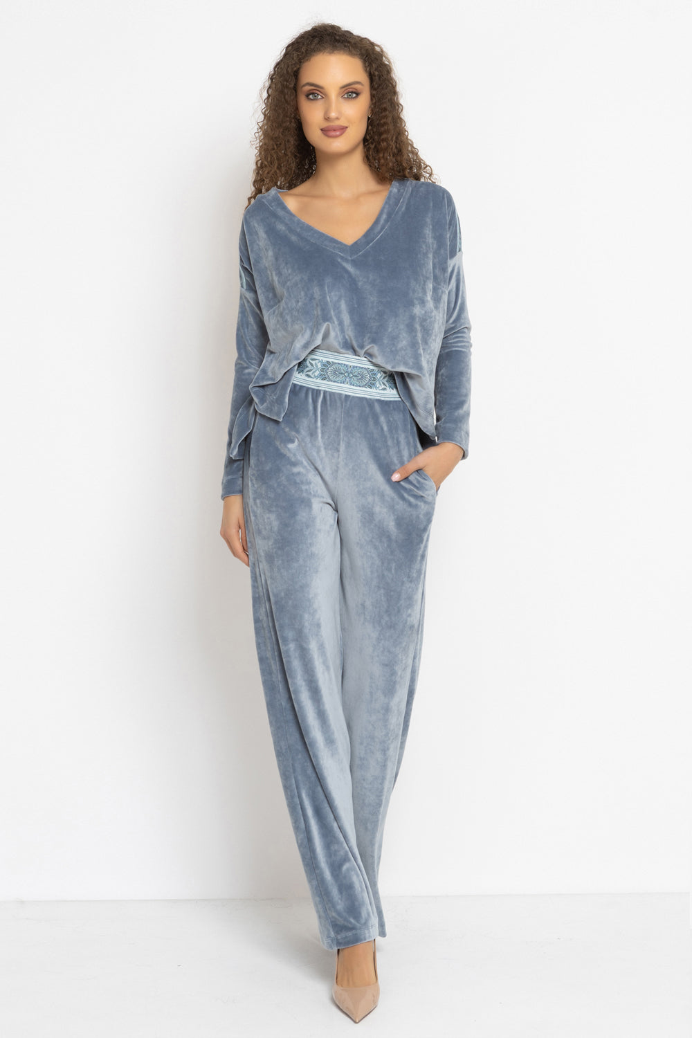 LOOSE SQUARE-CUT VELVET BLOUSE IN STEEL GREY - ESSENTIALS JIORO СВОБОДНА БЛУЗА ОТ КАДИФЕ В СТОМАНЕНО СИВО - ESSENTIALS JIORO