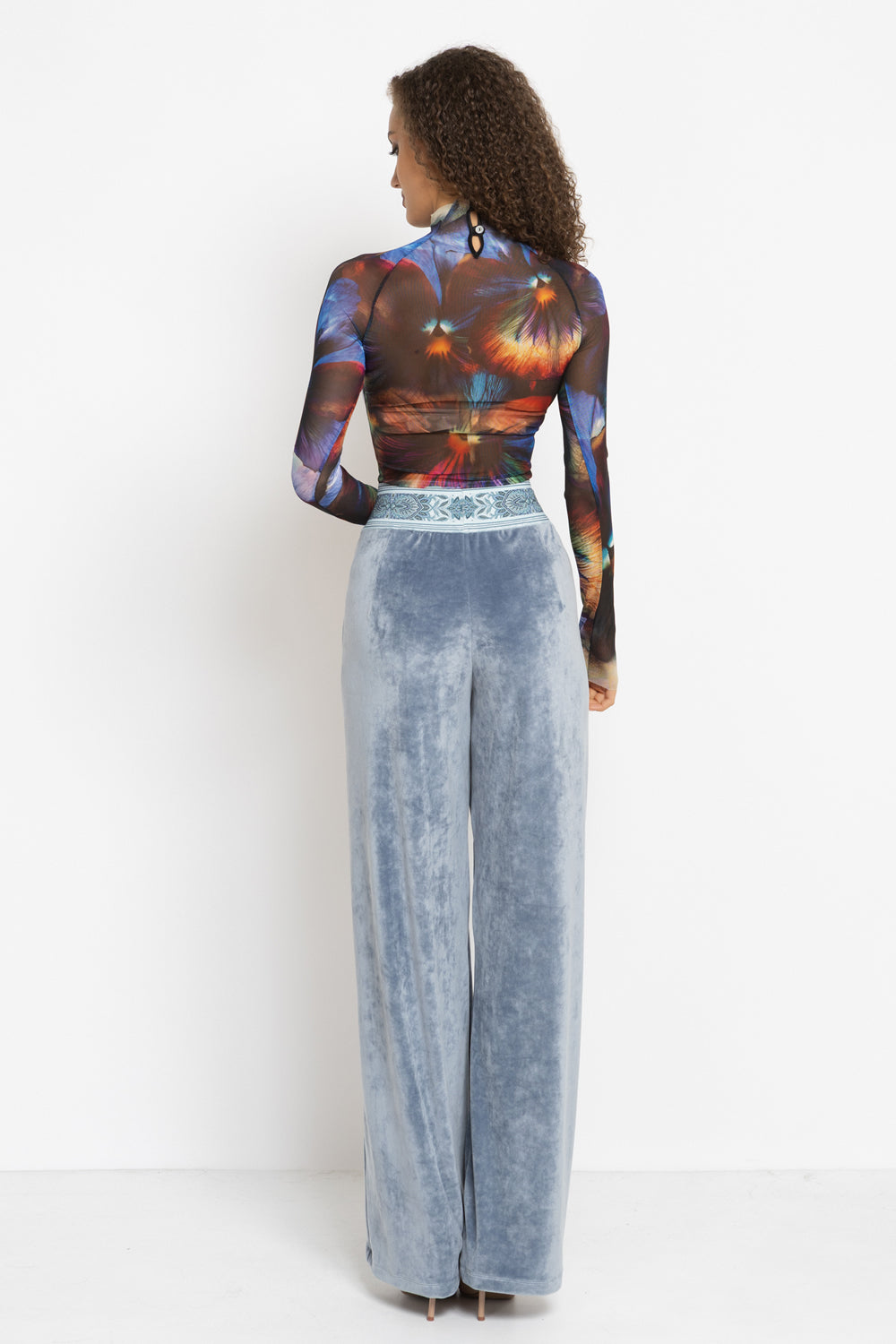 VELVET WIDE-LEG TROUSERS WITH ELASTIC WAIST IN STEEL GREY - ESSENTIALS JIORO БЛУЗА ОТ КАДИФЕ С НАБРАН КЪС РЪКАВ И V ДЕКОЛТЕ В СТОМАНЕНО СИВО - ESSENTIALS JIORO