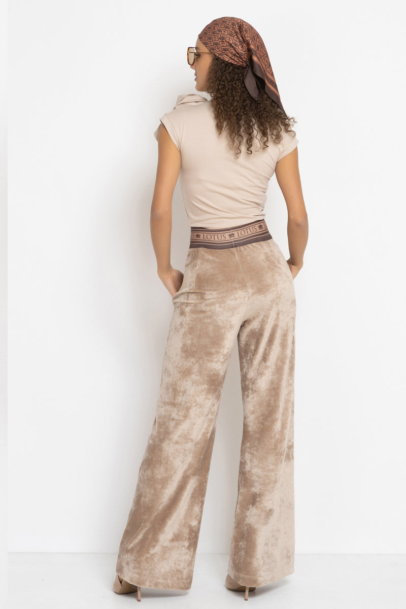 VELVET WIDE-LEG TROUSERS WITH ELASTIC WAIST IN BEIGE - ESSENTIALS JIORO ПАНТАЛОН ОТ КАДИФЕ С ШИРОК КРАЧОЛ И ЛАСТИК В ТАЛИЯ В БЕЖОВО - ESSENTIALS JIORO 