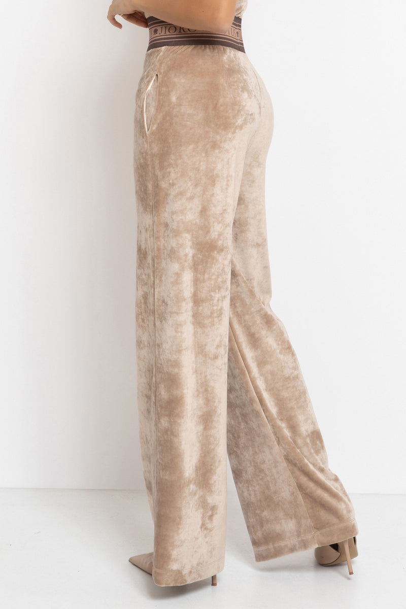 VELVET WIDE-LEG TROUSERS WITH ELASTIC WAIST IN BEIGE - ESSENTIALS JIORO ПАНТАЛОН ОТ КАДИФЕ С ШИРОК КРАЧОЛ И ЛАСТИК В ТАЛИЯ В БЕЖОВО - ESSENTIALS JIORO 