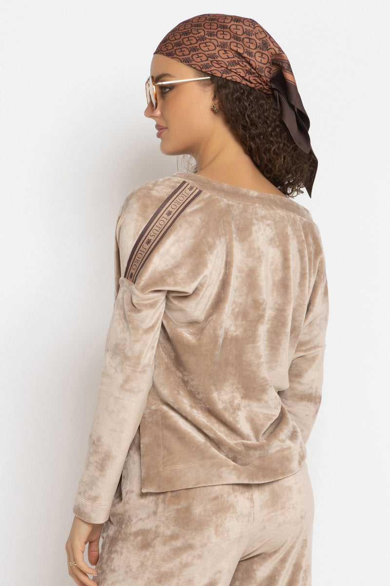 LOOSE SQUARE-CUT VELVET BLOUSE IN BEIGE - ESSENTIALS JIORO СВОБОДНА БЛУЗА ОТ КАДИФЕ В БЕЖОВО - ESSENTIALS JIORO