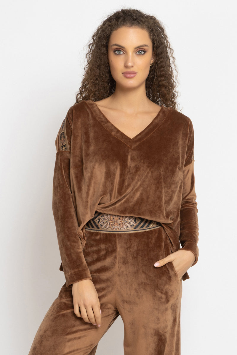 LOOSE SQUARE-CUT VELVET BLOUSE IN CAMEL - ESSENTIALS JIORO СВОБОДНА БЛУЗА ОТ КАДИФЕ В ЦВЯТ КАМЕЛ - ESSENTIALS JIORO