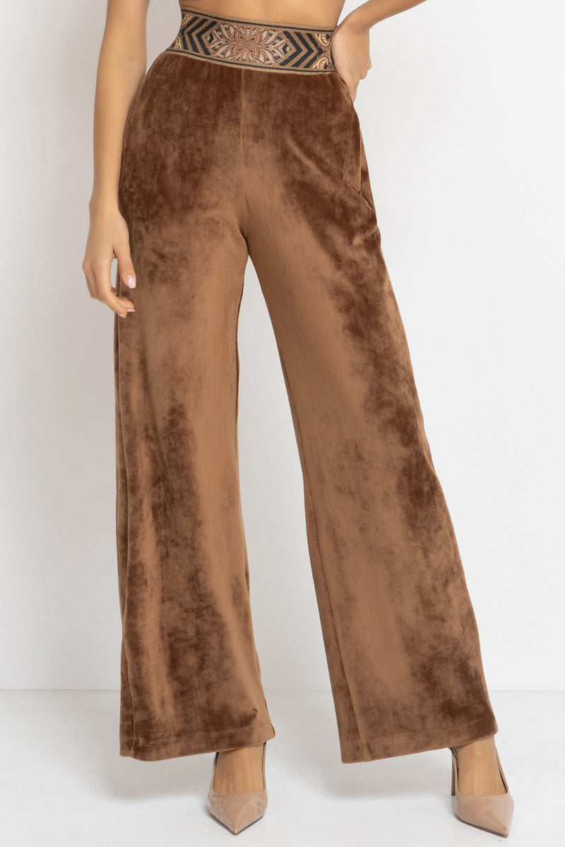 VELVET WIDE-LEG TROUSERS WITH ELASTIC WAIST IN CAMEL - ESSENTIALS JIORO ПАНТАЛОН ОТ КАДИФЕ С ШИРОК КРАЧОЛ И ЛАСТИК В ТАЛИЯ В КАМЕЛ - ESSENTIALS JIORO