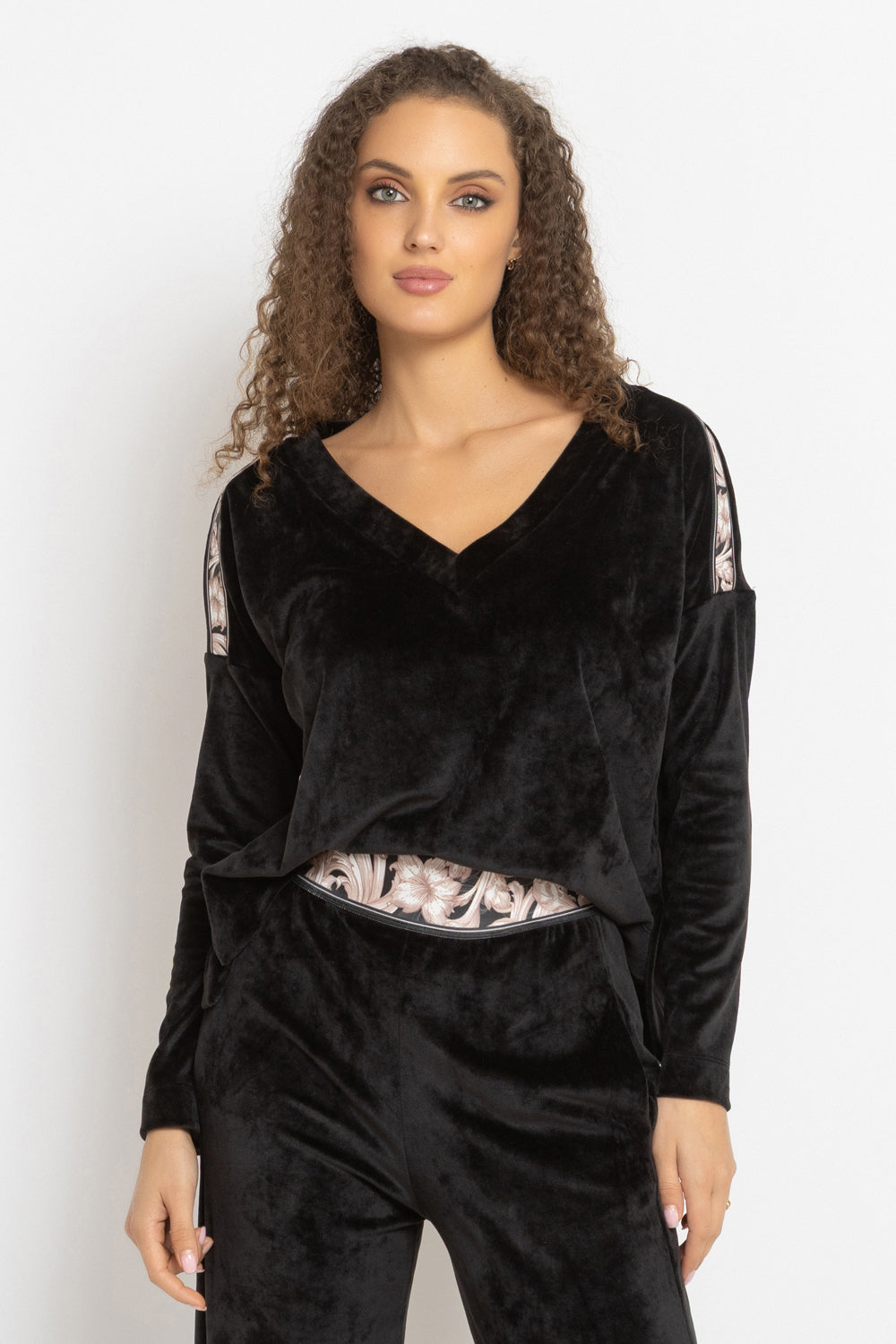 LOOSE SQUARE-CUT VELVET BLOUSE IN BLACK - ESSENTIALS