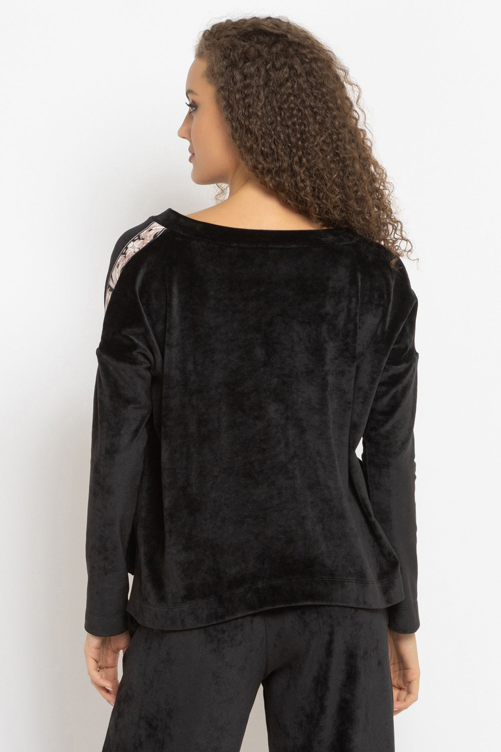 LOOSE SQUARE-CUT VELVET BLOUSE IN BLACK - ESSENTIALS