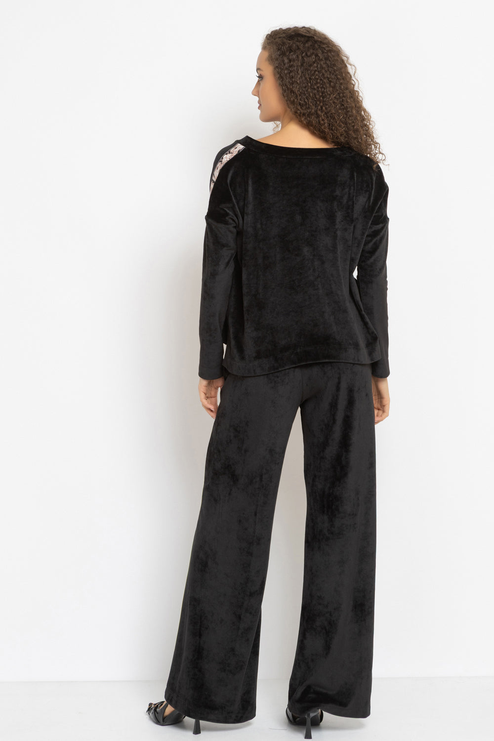 LOOSE SQUARE-CUT VELVET BLOUSE IN BLACK - ESSENTIALS