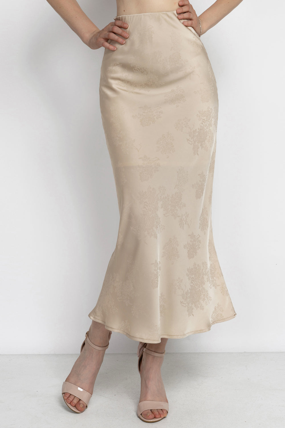 BEIGE SATIN SKIRT - ESSENTIALS JIORO  САТЕНЕНА МИДИ ПОЛА В БЕЖОВО - ESSENTIALS JIORO