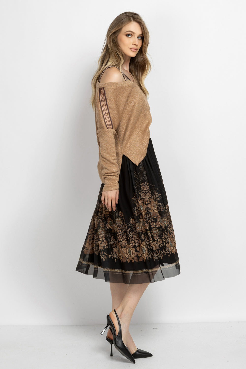 GOLD LUREX V-NECK TOP - ESSENTIALS