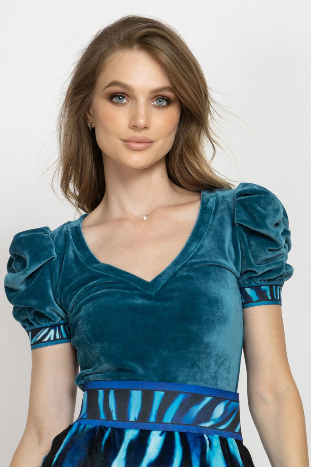 DUSTY TEAL V-NECK VELVET TOP WITH PUFF SLEEVES SHADES OF BLUE TRIM- ESSENTIALS JIORO БЛУЗА ОТ КАДИФЕ В ЦВЯТ ТИЙЛ С V-ДЕКОЛТЕ И НАБРАНИ РЪКАВИ SHADES OF BLUE - ESSENTIALS JIORO