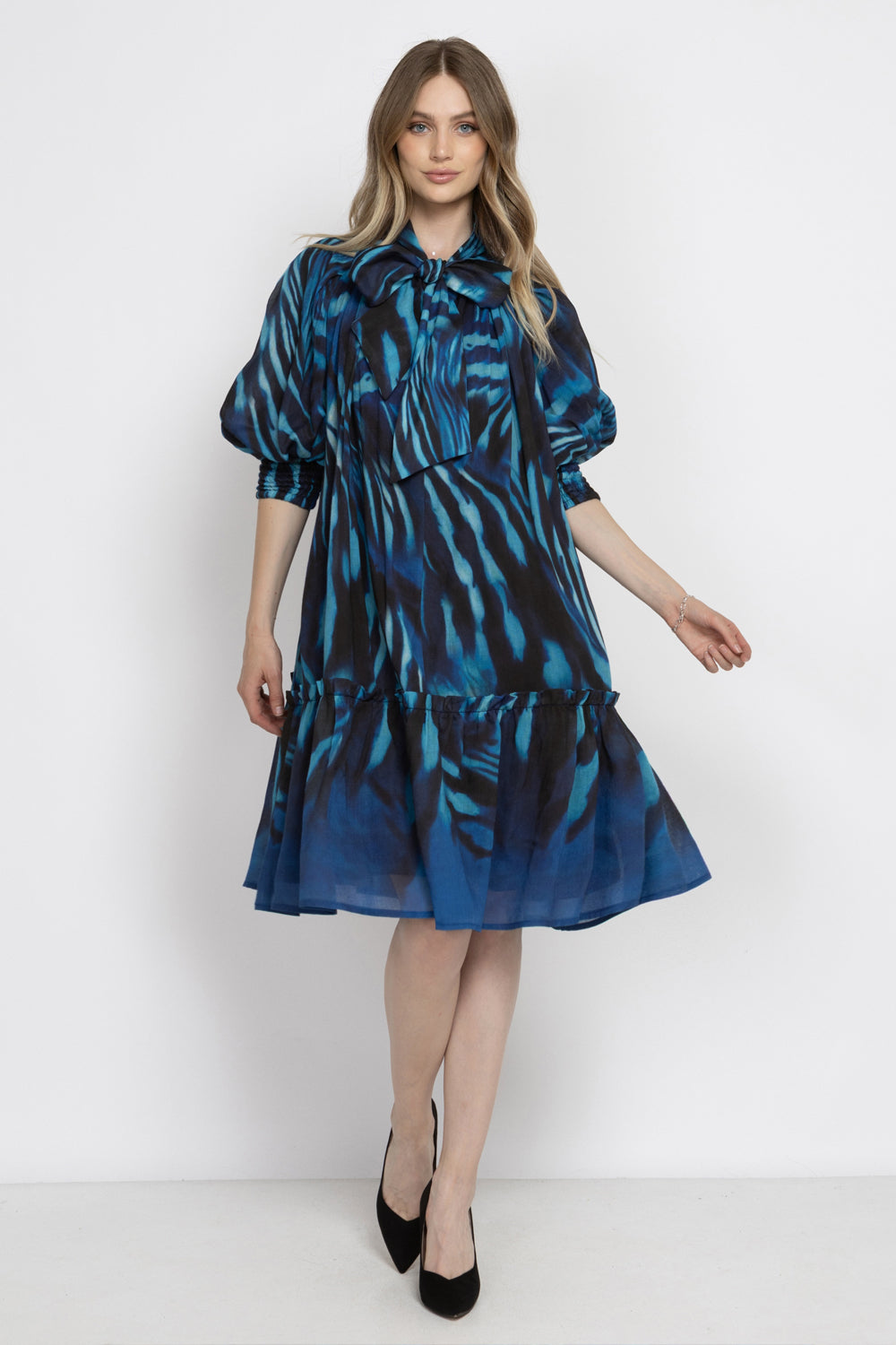 FLARED LYOCELL MIDI DRESS WITH BOW AND VOLUMINOUS SLEEVES - SHADES OF BLUE JIORO РАЗКРОЕНА МИДИ РОКЛЯ ОТ ЛИОСЕЛ С ПАНДЕЛКА И ОБЕМНИ РЪКАВИ - SHADES OF BLUE JIORO