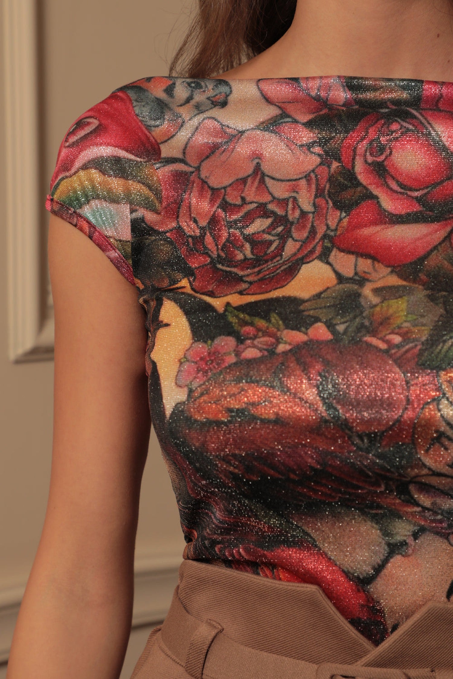 DESIGNER TOP WITH SHORT SLEEVES AND SHINE - TATTOO STAR