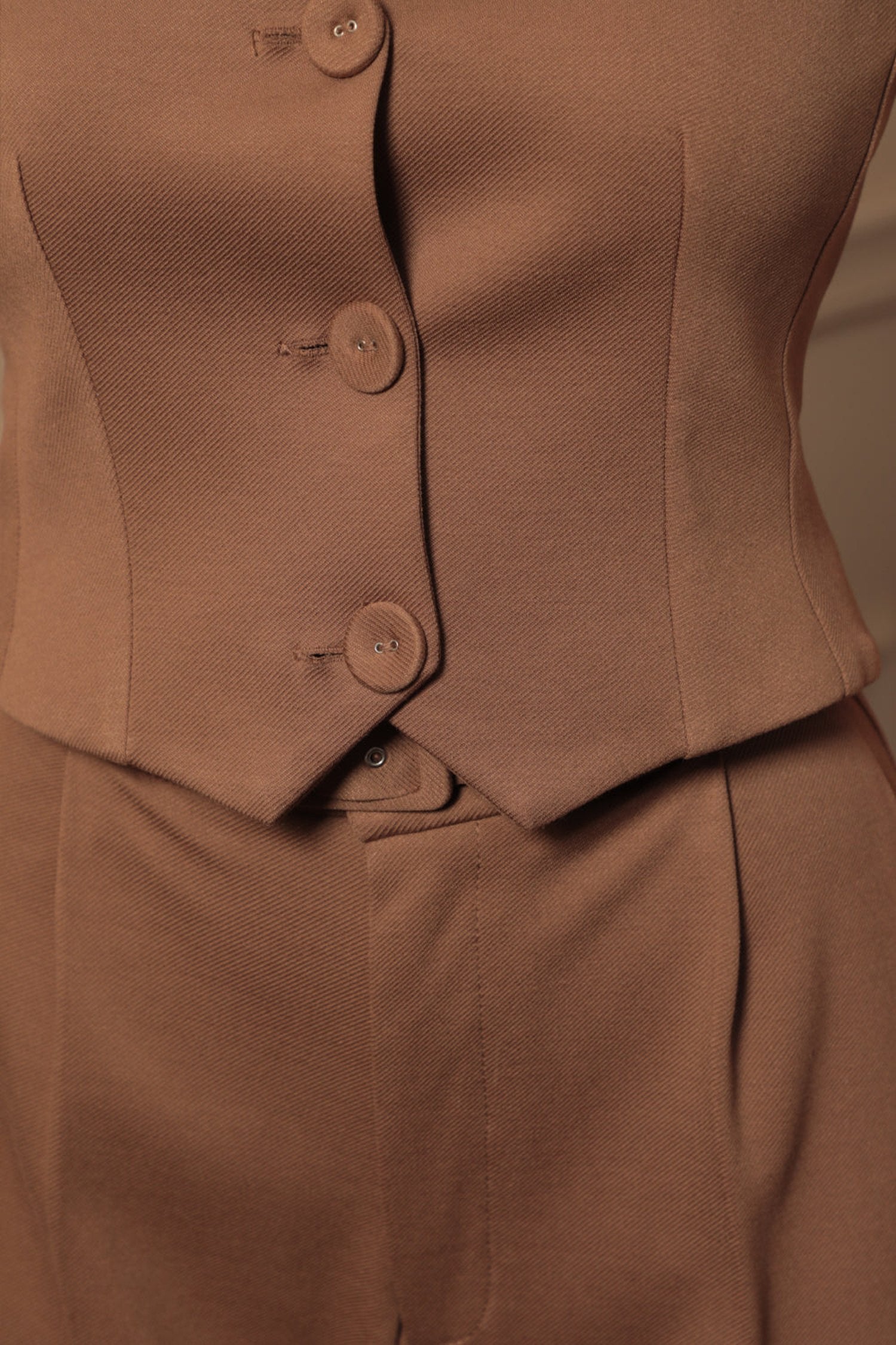VISCOSE BLEND VEST IN BEIGE - ESSENTIALS