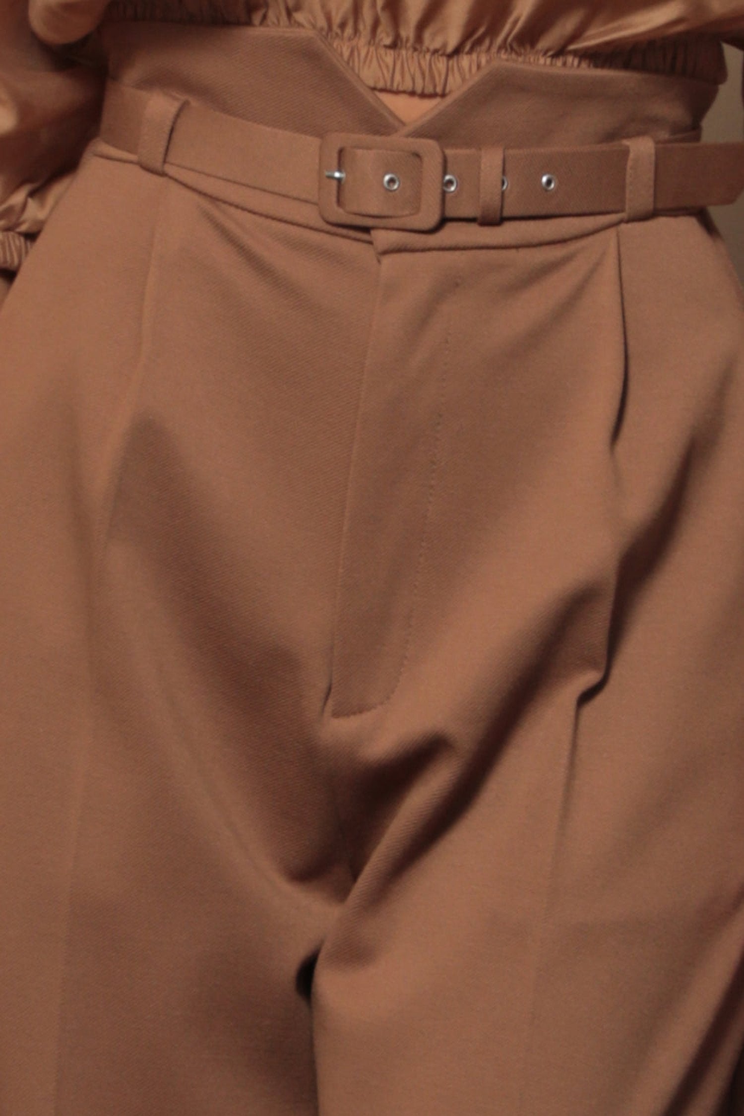 VISCOSE BLEND HIGH-WAISTED BEIGE TROUSERS – ESSENTIALS
