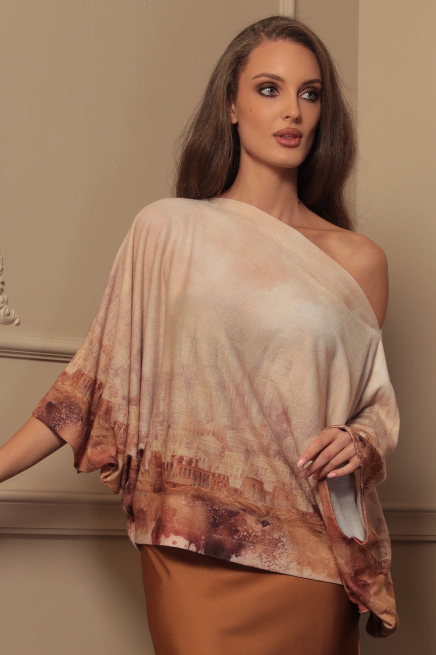LOOSE TUNIC WITH BATWING SLEEVES - ANCIENT TOWN