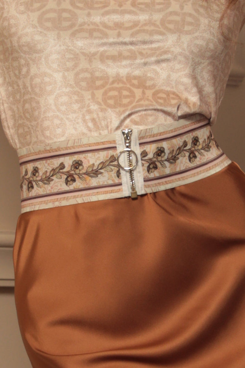 BLOUSE WITH PUFF SLEEVES AND V-NECKLINE - IVORY LOGO JIORO БЛУЗА С КЪС БУФАН РЪКАВ И V-ДЕКОЛТЕ - IVORY LOGO JIORO