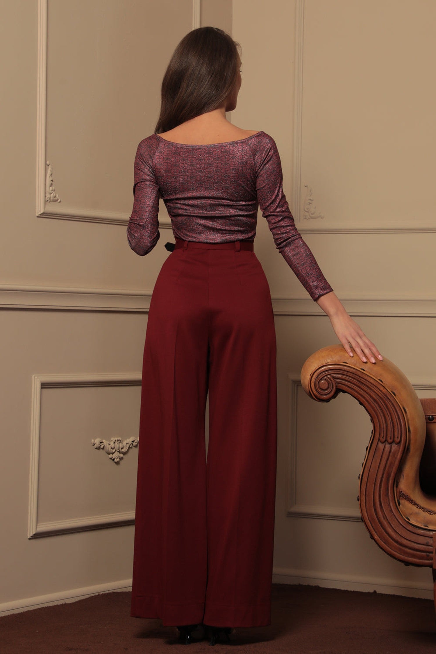 БЛУЗА С ОТВОРЕНИ РАМЕНЕ - BURGUNDY LOGO