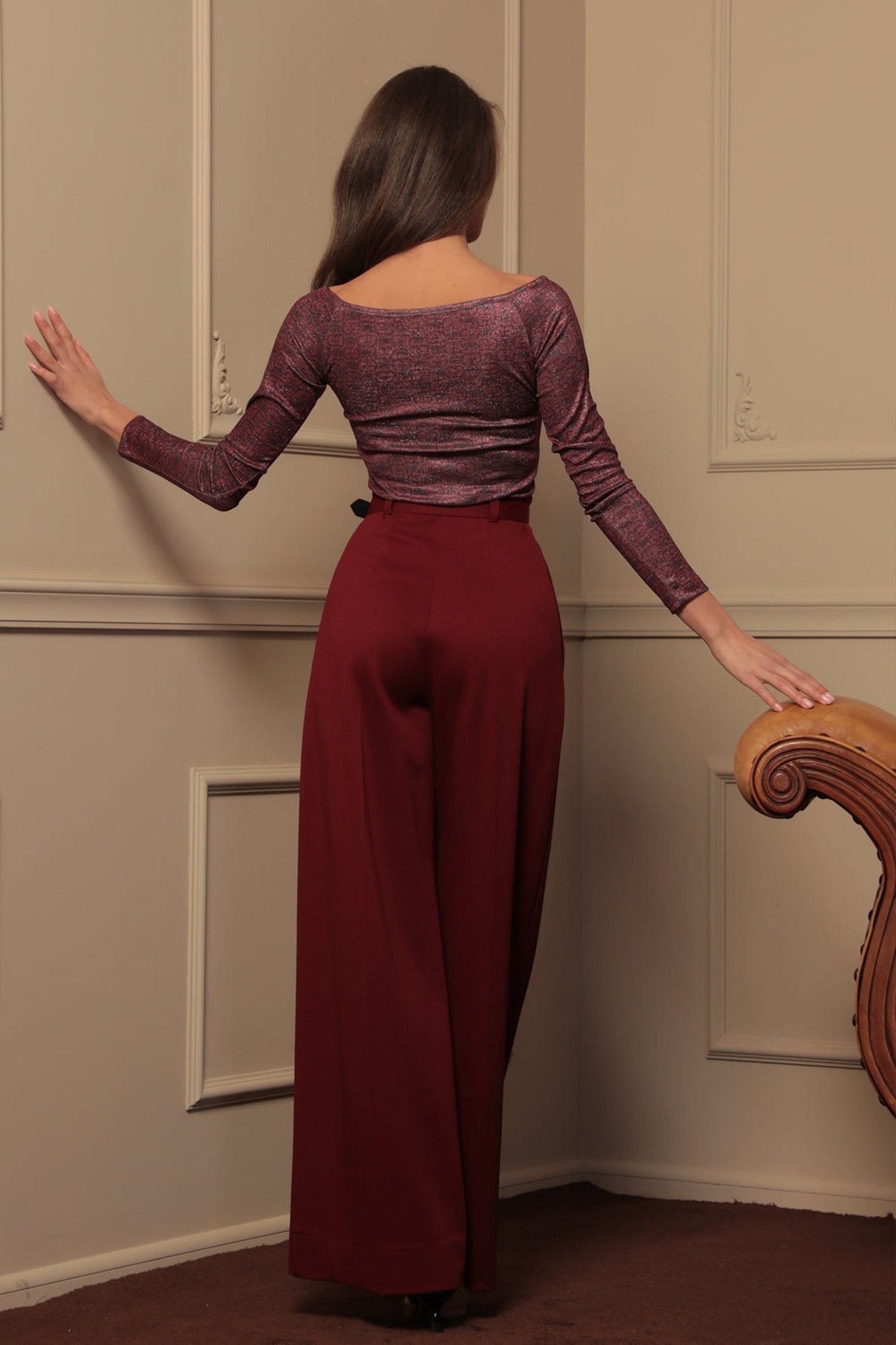 БЛУЗА С ОТВОРЕНИ РАМЕНЕ - BURGUNDY LOGO