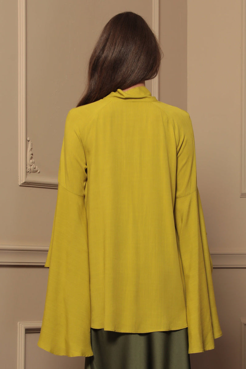 YELLOW ORCHE VISCOSE BLOUSE WITH FLARED SLEEVES - ESSENTIALS JIORO РИЗА ОТ ЗЕЛЕНА ВИСКОЗА С КЛОШ РЪКАВИ - ESSENTIALS JIORO