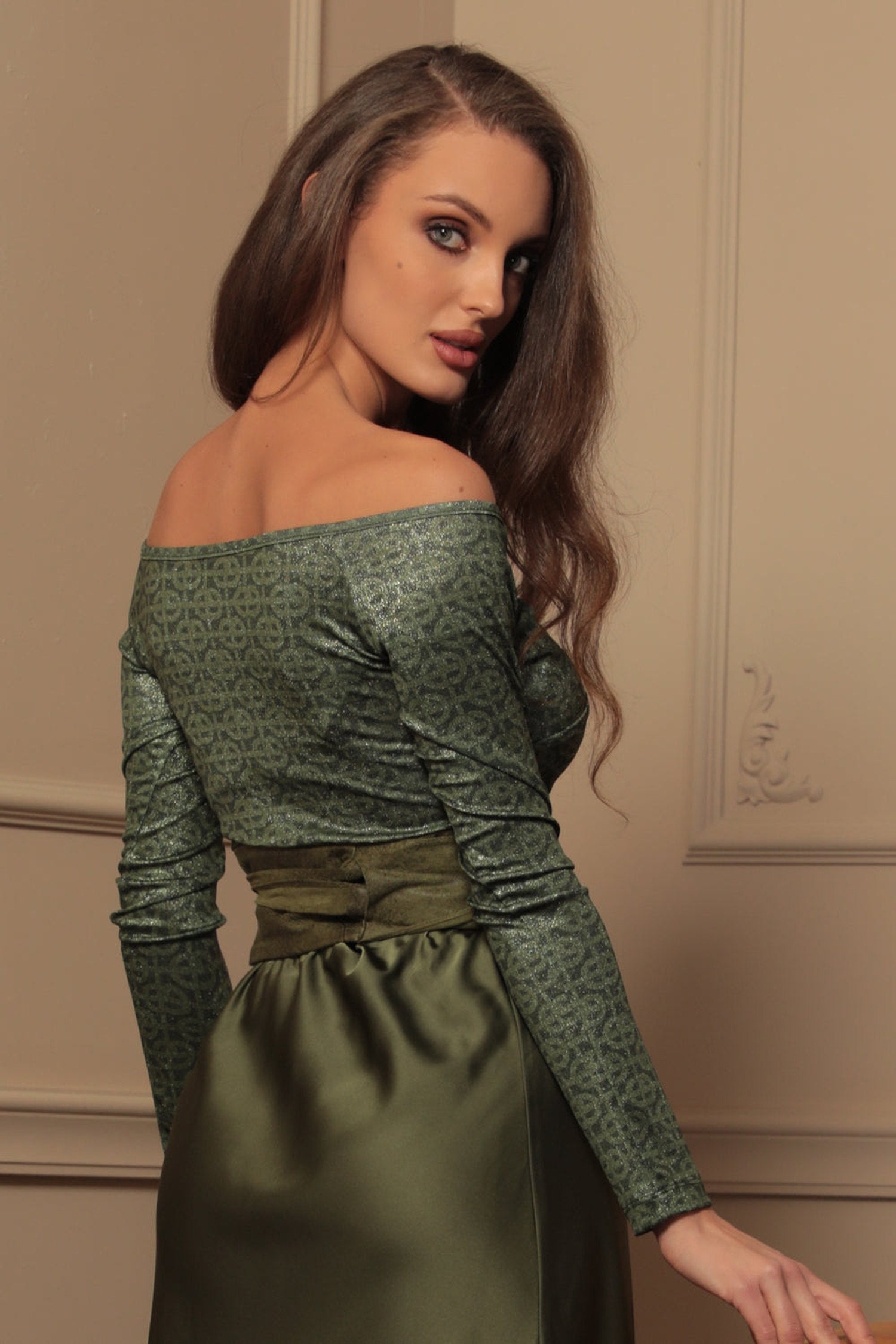 TOP WITH TWIST DETAIL AND LONG SLEEVES - EMERALD GREEN LOGO