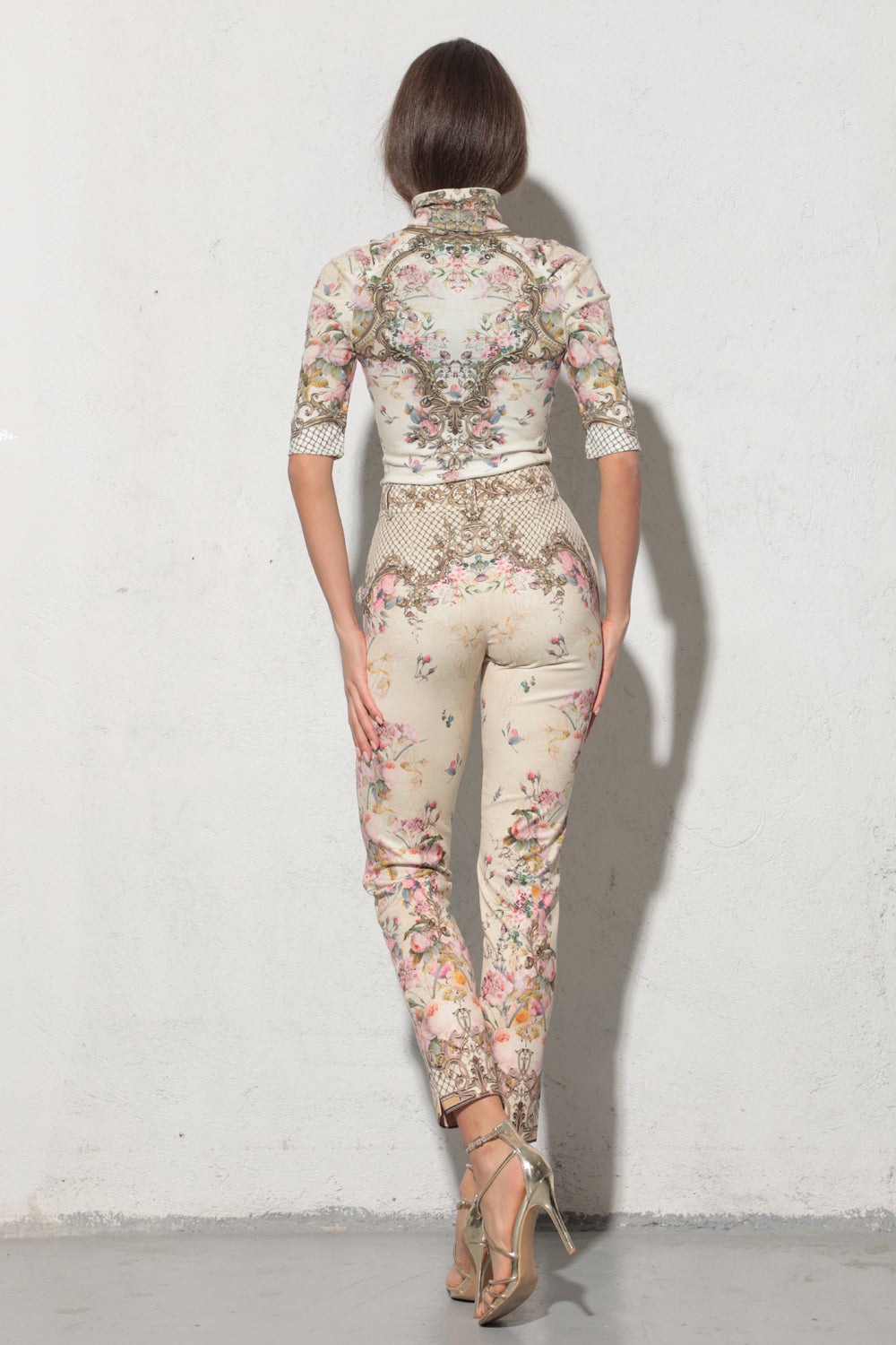 TOP WITH SHOULDER FRILLS - BAROQUE FLOWERS JIORO ТОП С ЕФЕКТЕН РЕГЛАН РЪКАВ - BAROQUE FLOWERS JIORO